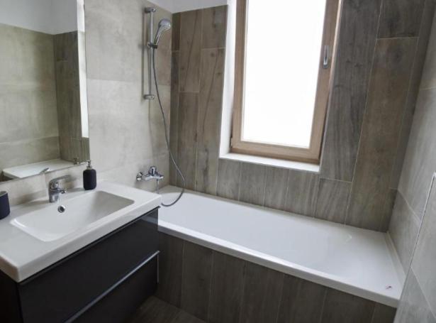 Lux Apartament Bacău Esterno foto
